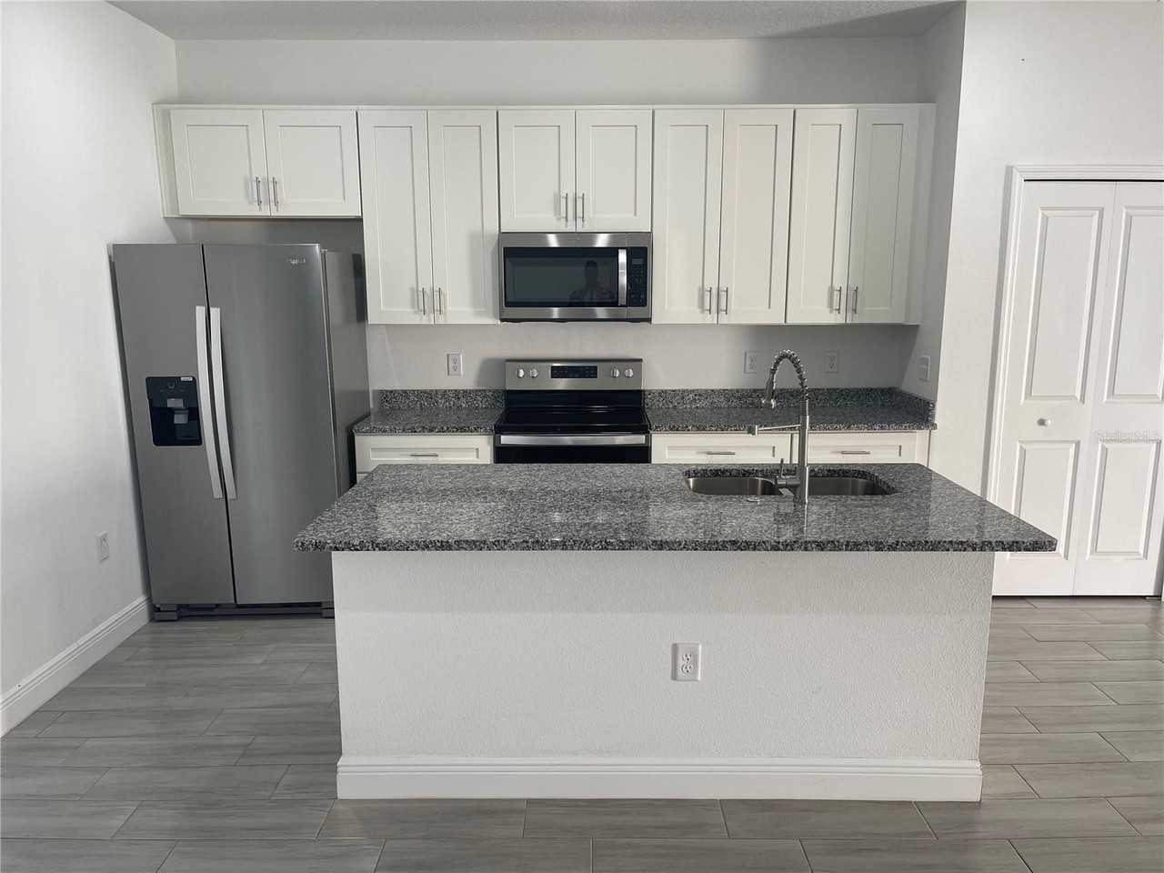 104 West Greenbrier Place - Photo 5 of 13