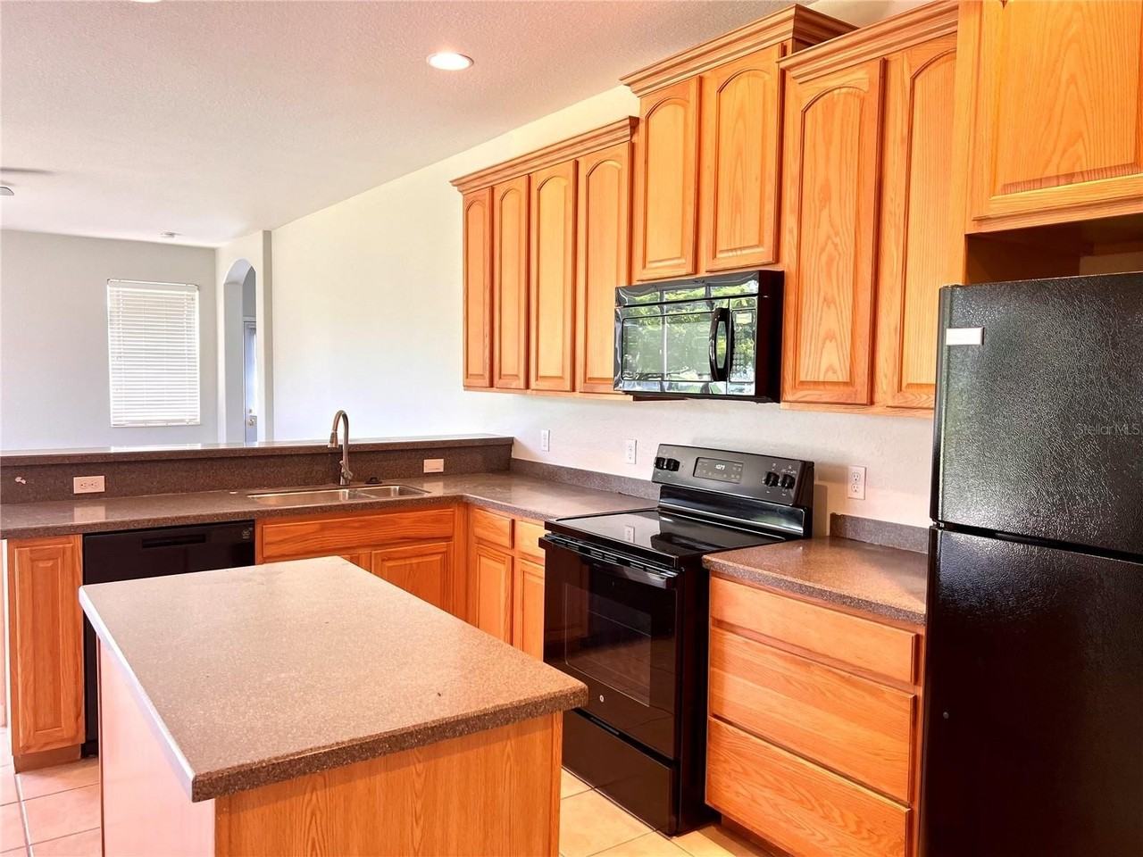 3283 Hampton Boulevard - Photo 5 of 12