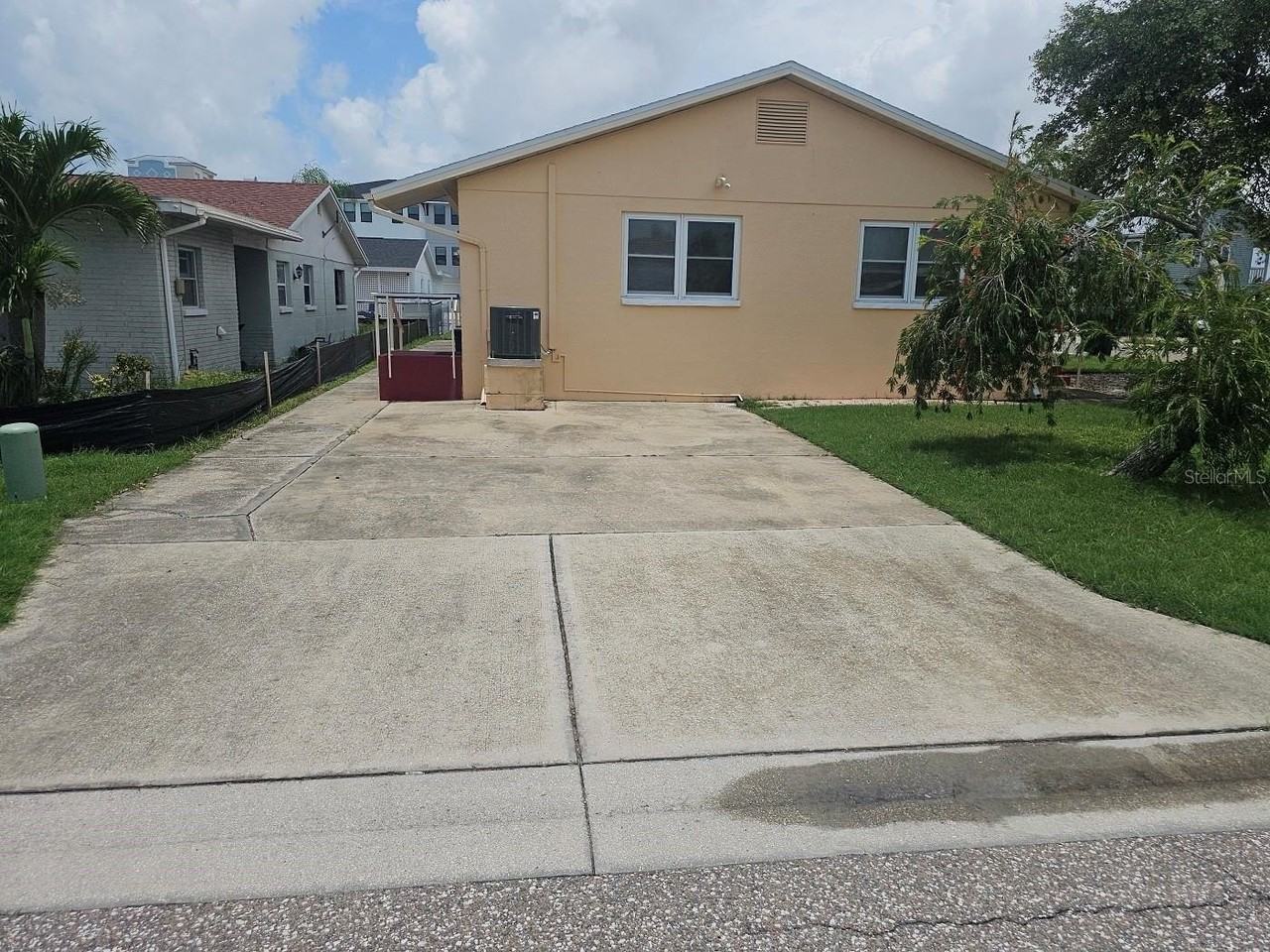 175 174th Terrace Dr E #1 - Photo 4 of 26