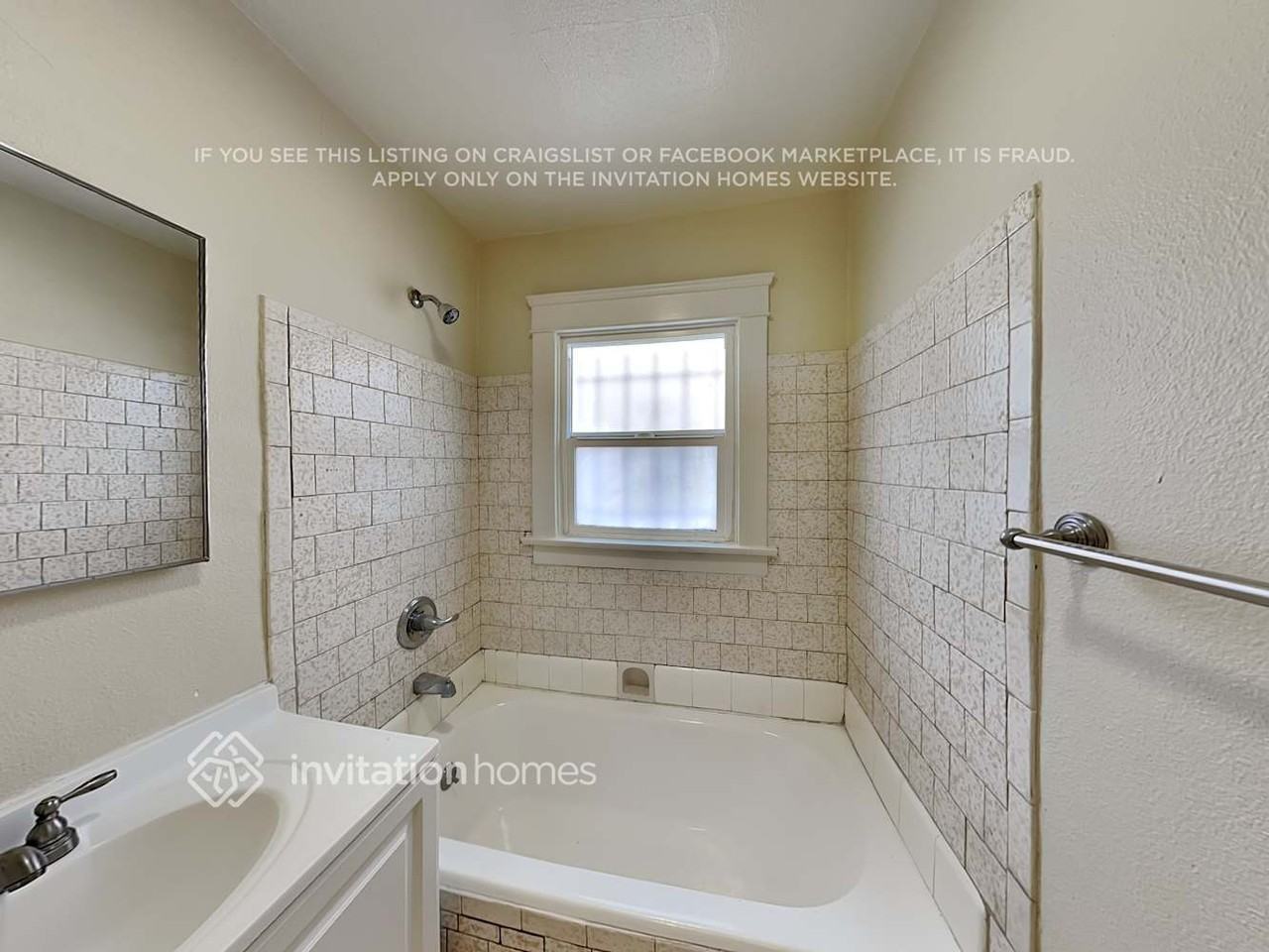2048 W 65th Pl - Photo 4 of 6
