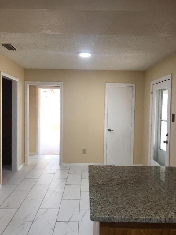 222 Syracuse Pl - Photo 7 of 13