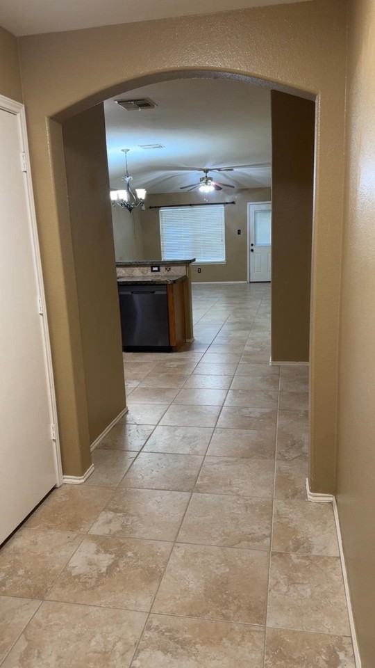 711 Sun Lodge Dr - Photo 3 of 20