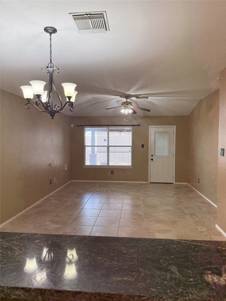 711 Sun Lodge Dr - Photo 5 of 20