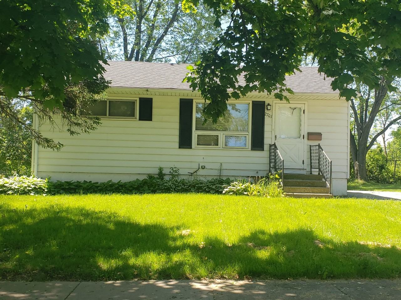 2701 Iroquois Rd - Photo 2 of 7