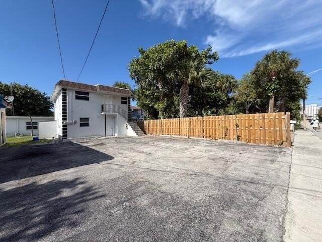 302 N Tamarind Ave #923-1 - Photo 3 of 24