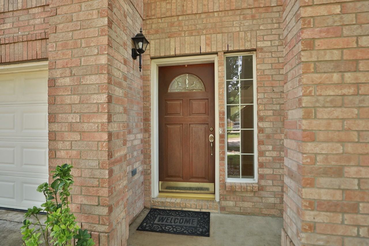 19710 Ringwald Ct - Photo 3 of 37