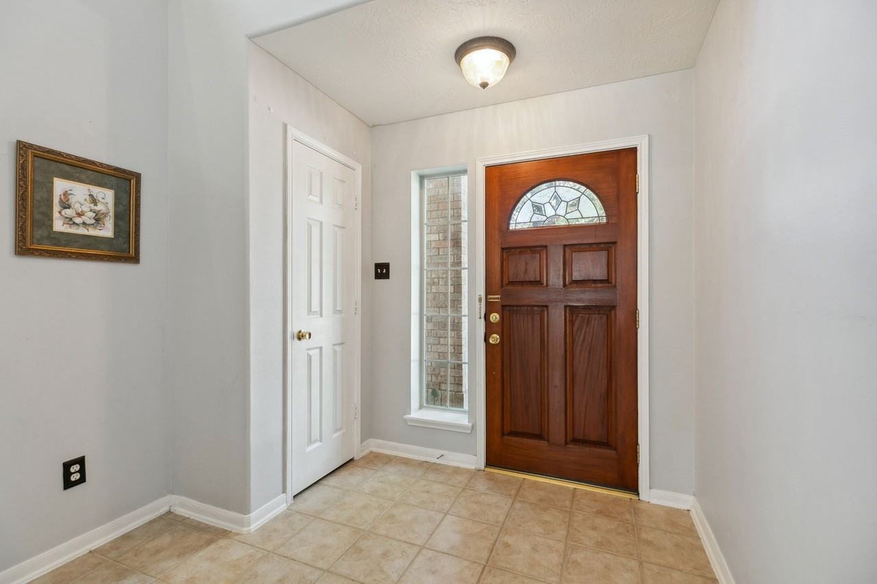 19710 Ringwald Ct - Photo 4 of 37