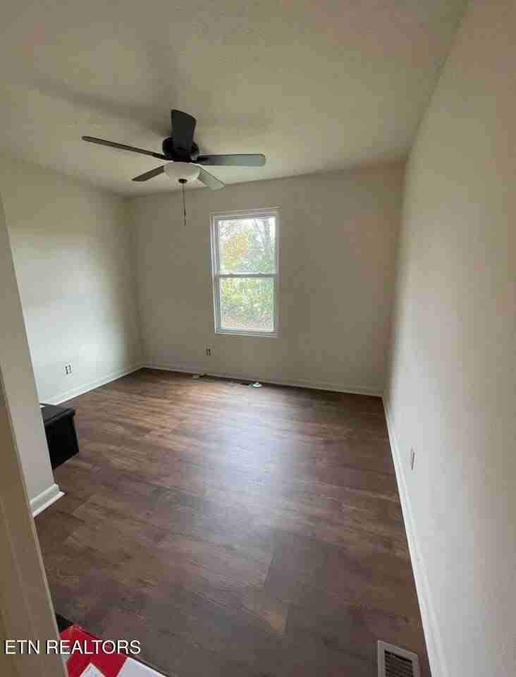 243 Nicholson Ave - Photo 5 of 19