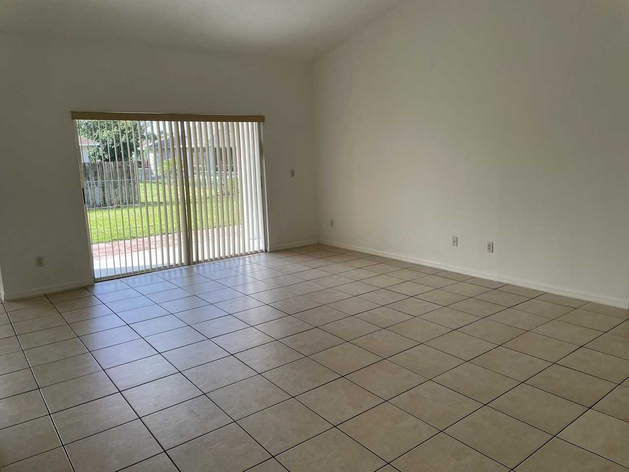 4448 Nw Bighorn Ave - Photo 4 of 19