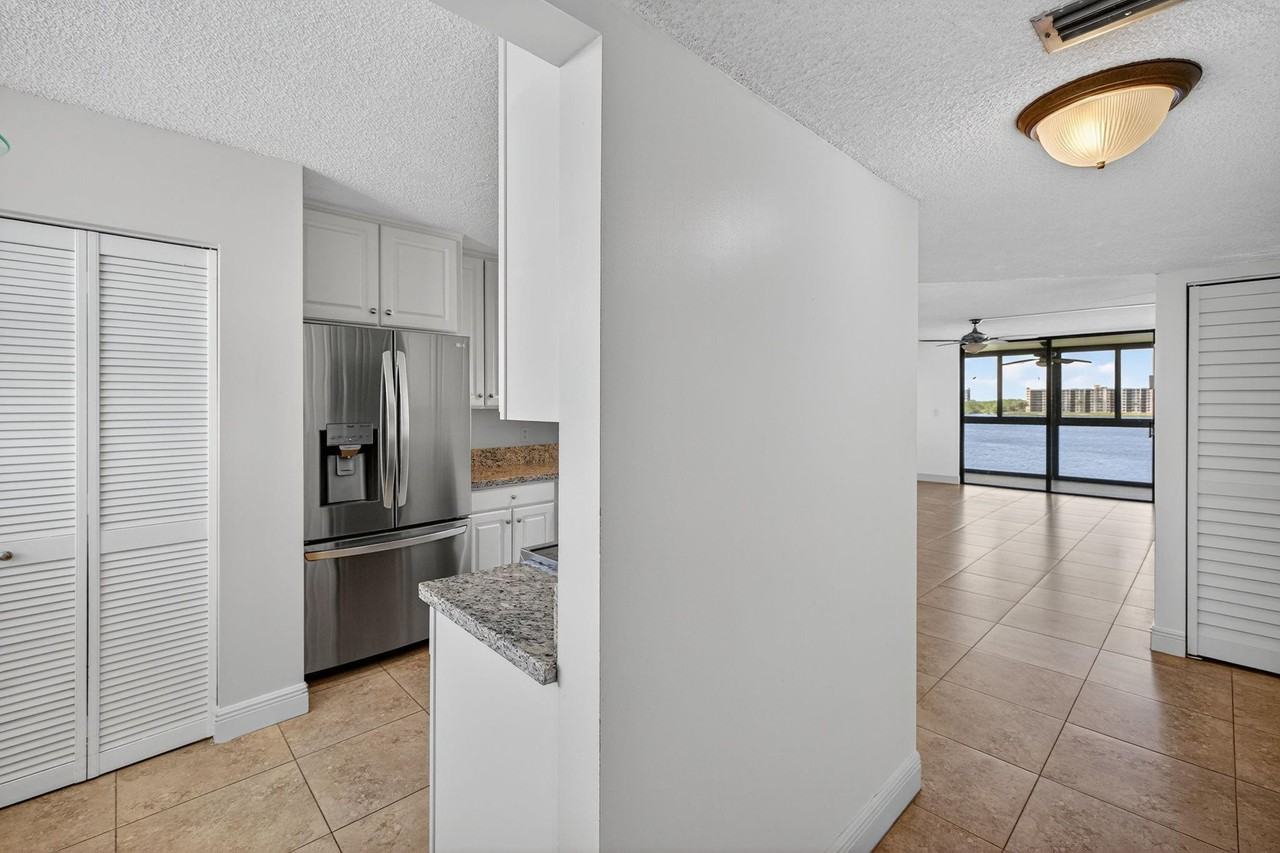 115 Lake Emerald Dr - Photo 6 of 15