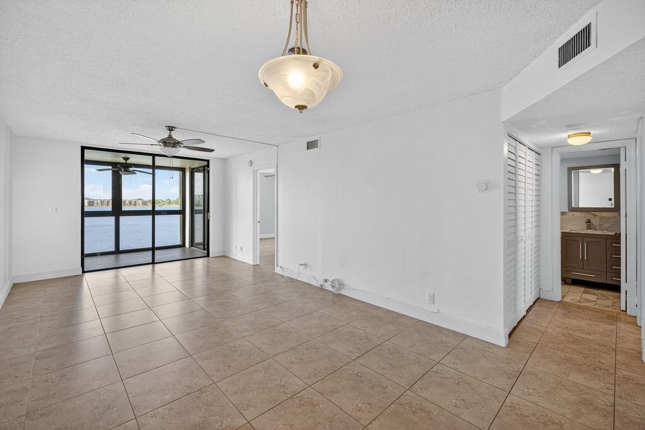 115 Lake Emerald Dr - Photo 7 of 15