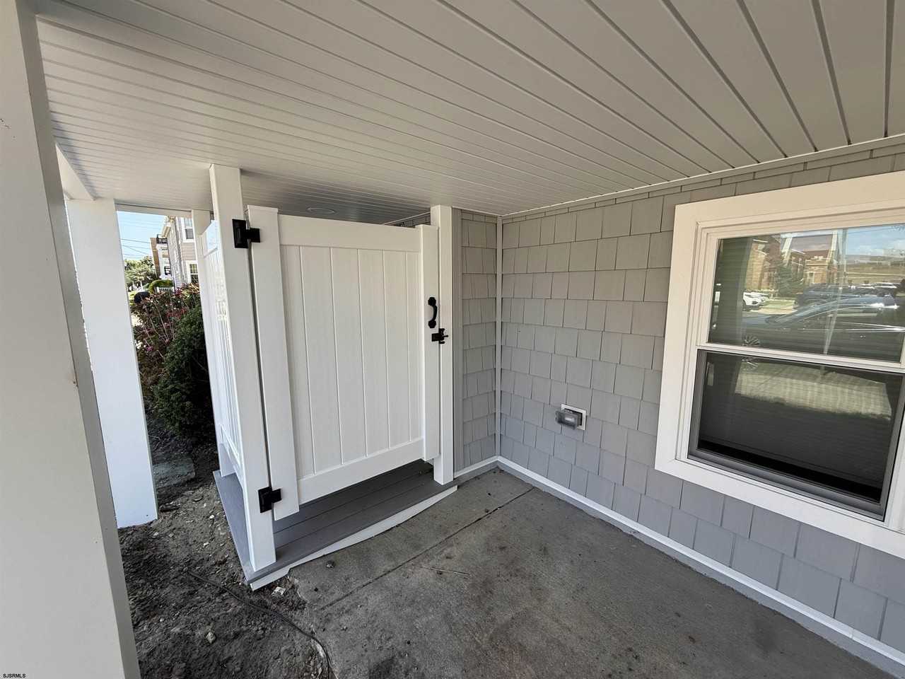 100 S Stratford Ave - Photo 3 of 21