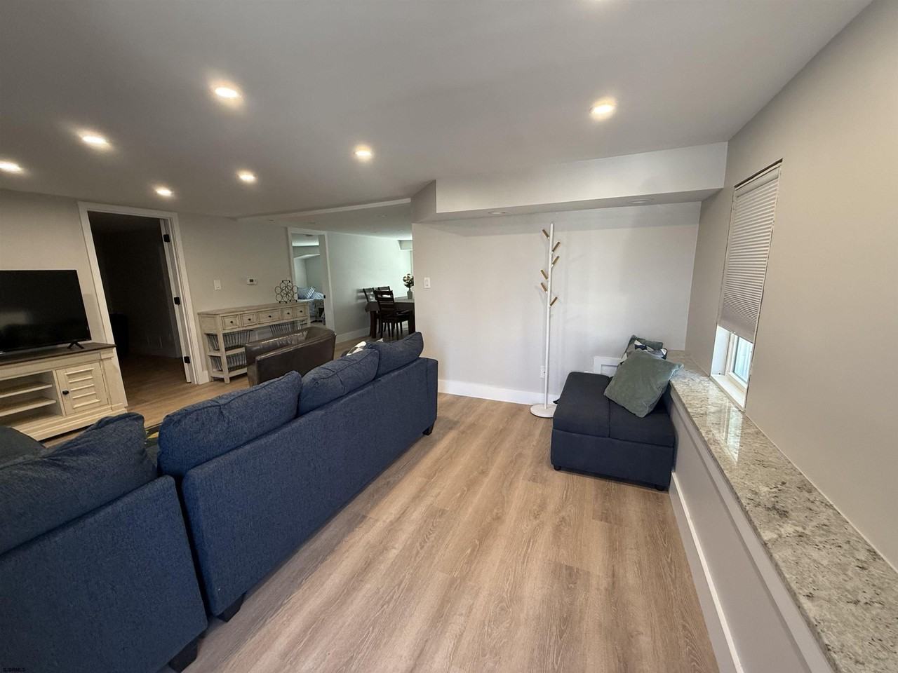 100 S Stratford Ave - Photo 4 of 21