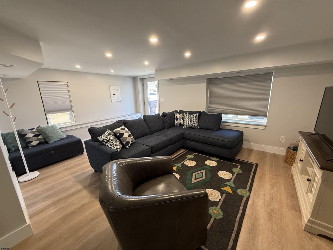 100 S Stratford Ave - Photo 7 of 21