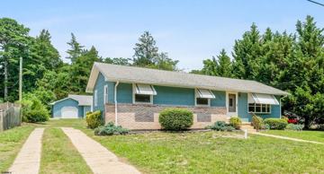 featured image of 183 Chestnut Neck Rd