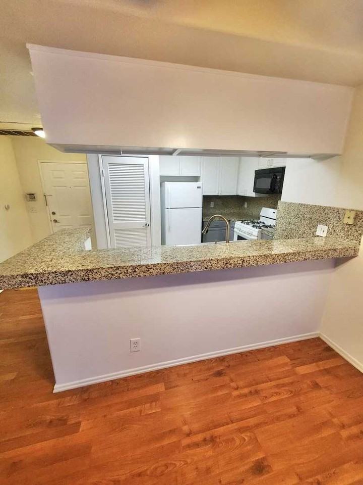Moorpark St - Photo 7 of 27