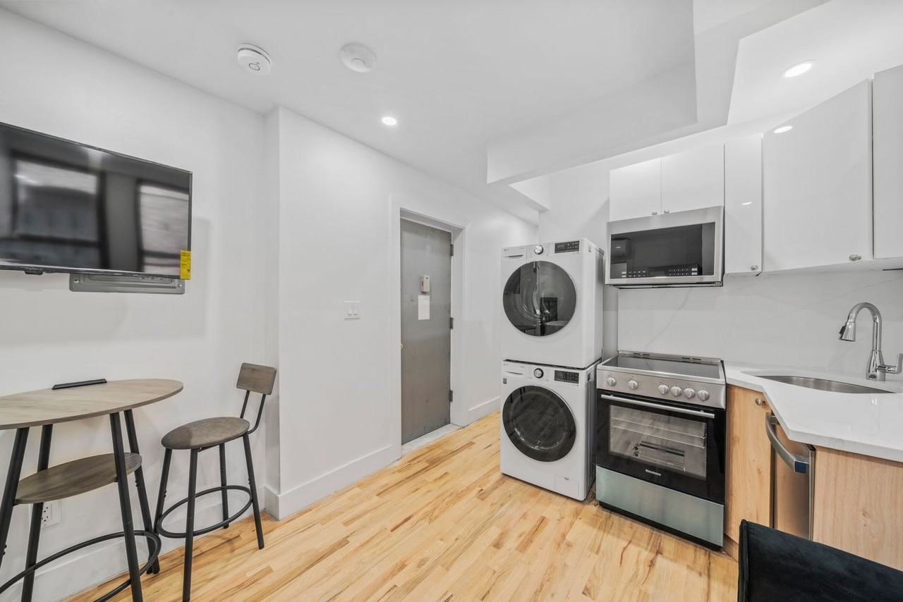 2505-2509 Hoffman BH LLC (2505) - Photo 5 of 50