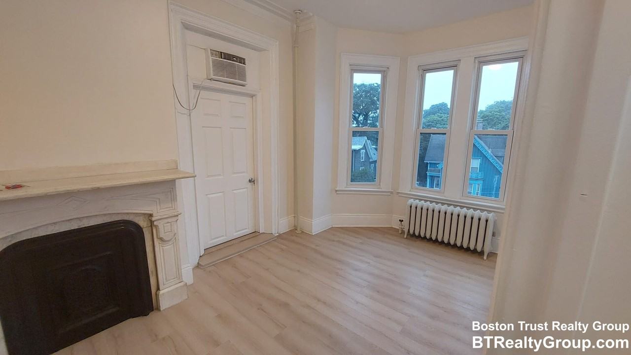 7 Montrose St #2 - Photo 3 of 10