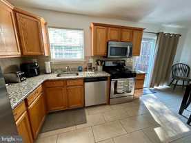926 Woodlawn Ave - Photo 1 of 1