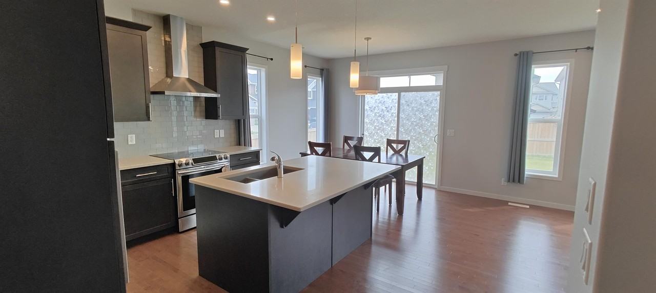 5605 22 Ave Sw - Photo 3 of 30
