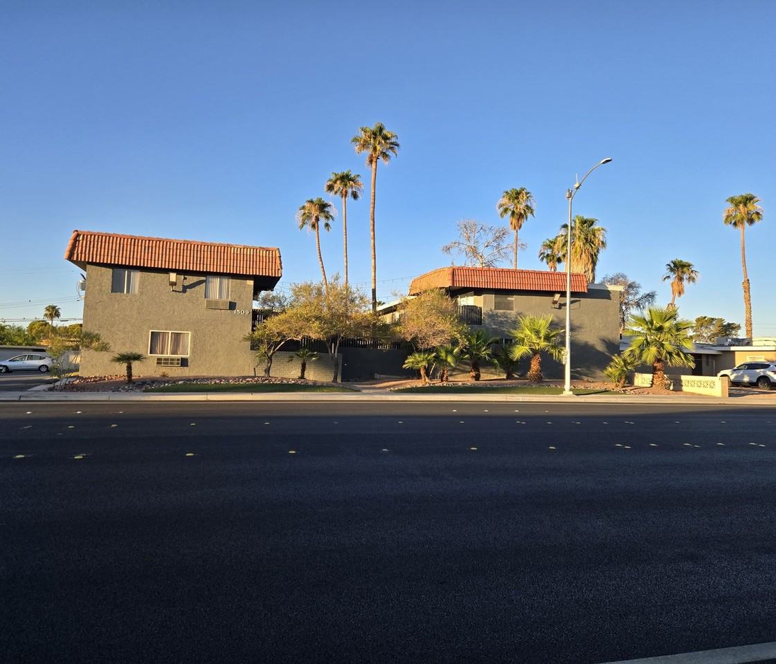 Apartments in the Heart of Las Vegas - Photo 2 of 3