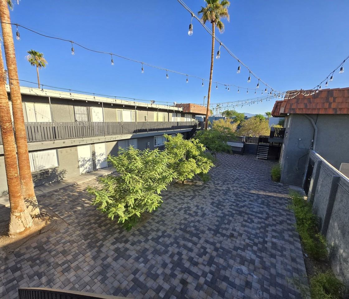 Apartments in the Heart of Las Vegas - Photo 3 of 3