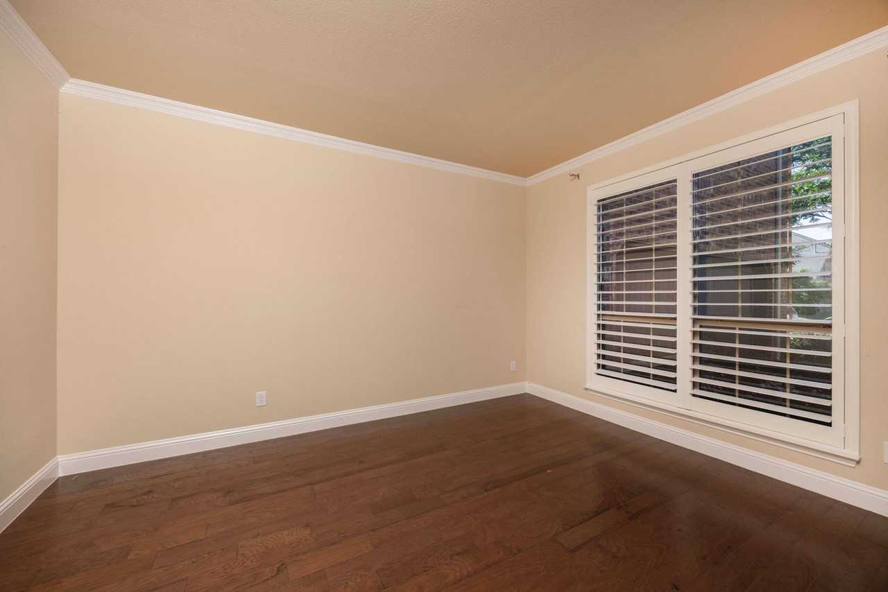 513 Royal Glade Dr - Photo 7 of 44