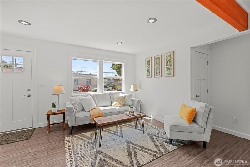 110 Pelly Ave N - Photo 3 of 33