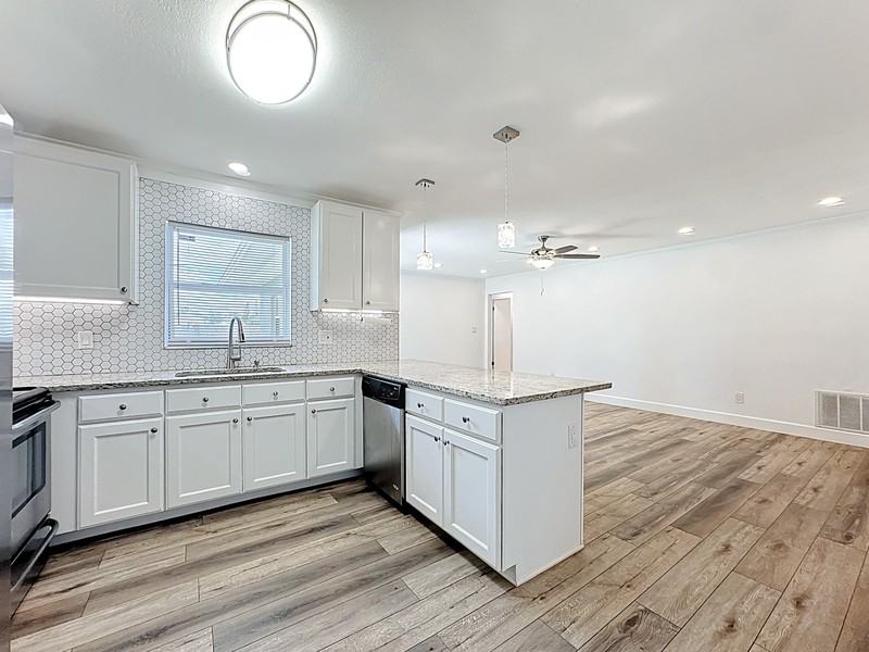 3149 Nicholson Dr - Photo 3 of 16