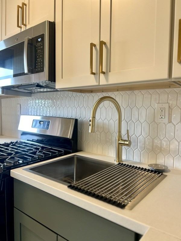 2750 Broadway Ave #5 - Photo 3 of 37