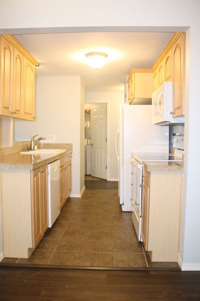 15433 Country Club Dr #B301 - Photo 7 of 23