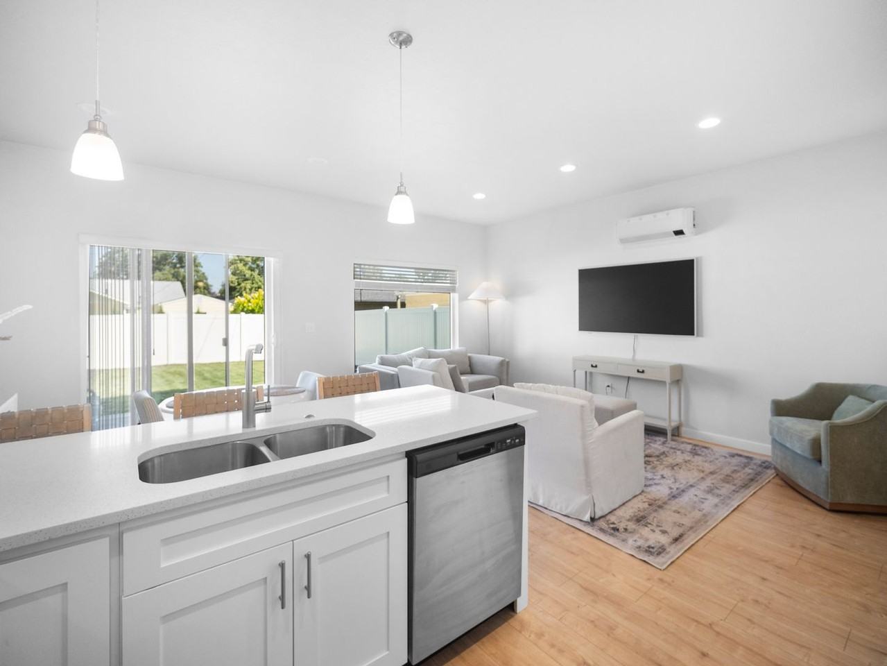 6104 N Buffalo St - Photo 3 of 50