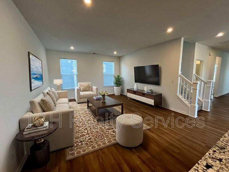 9275 Loyola Way - Photo 5 of 30