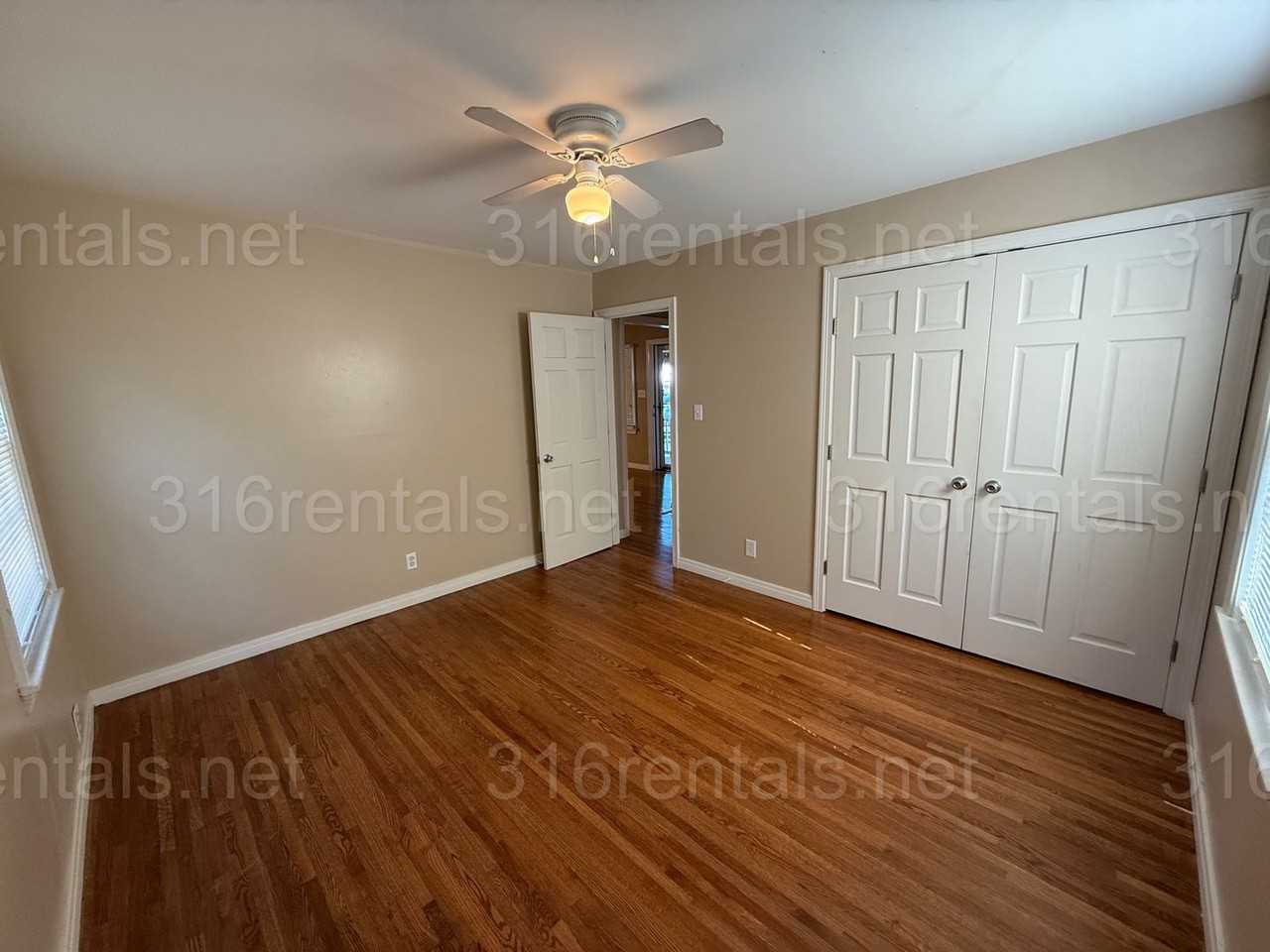 5825 E Oakwood Dr - Photo 4 of 10
