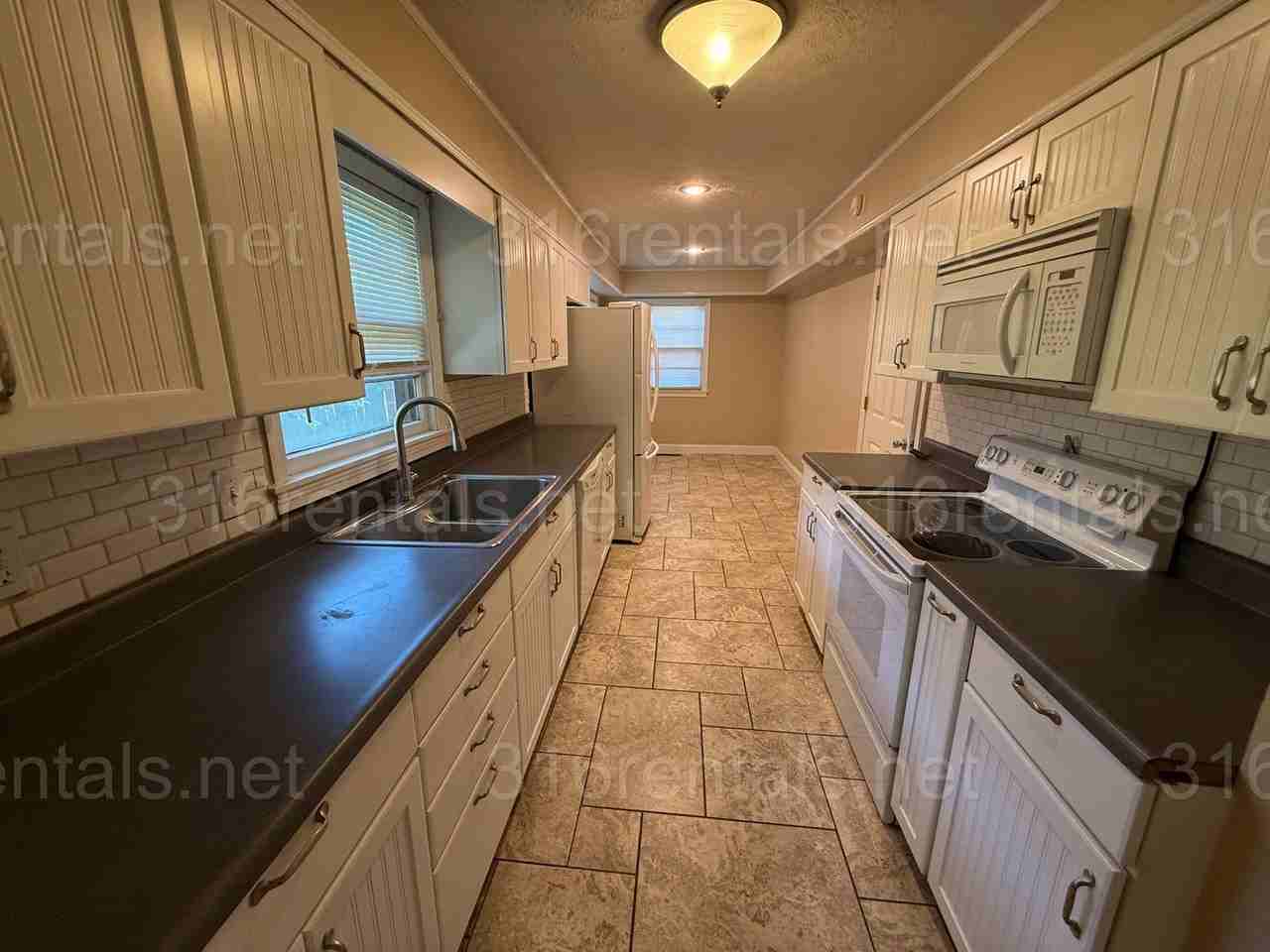 5825 E Oakwood Dr - Photo 7 of 10