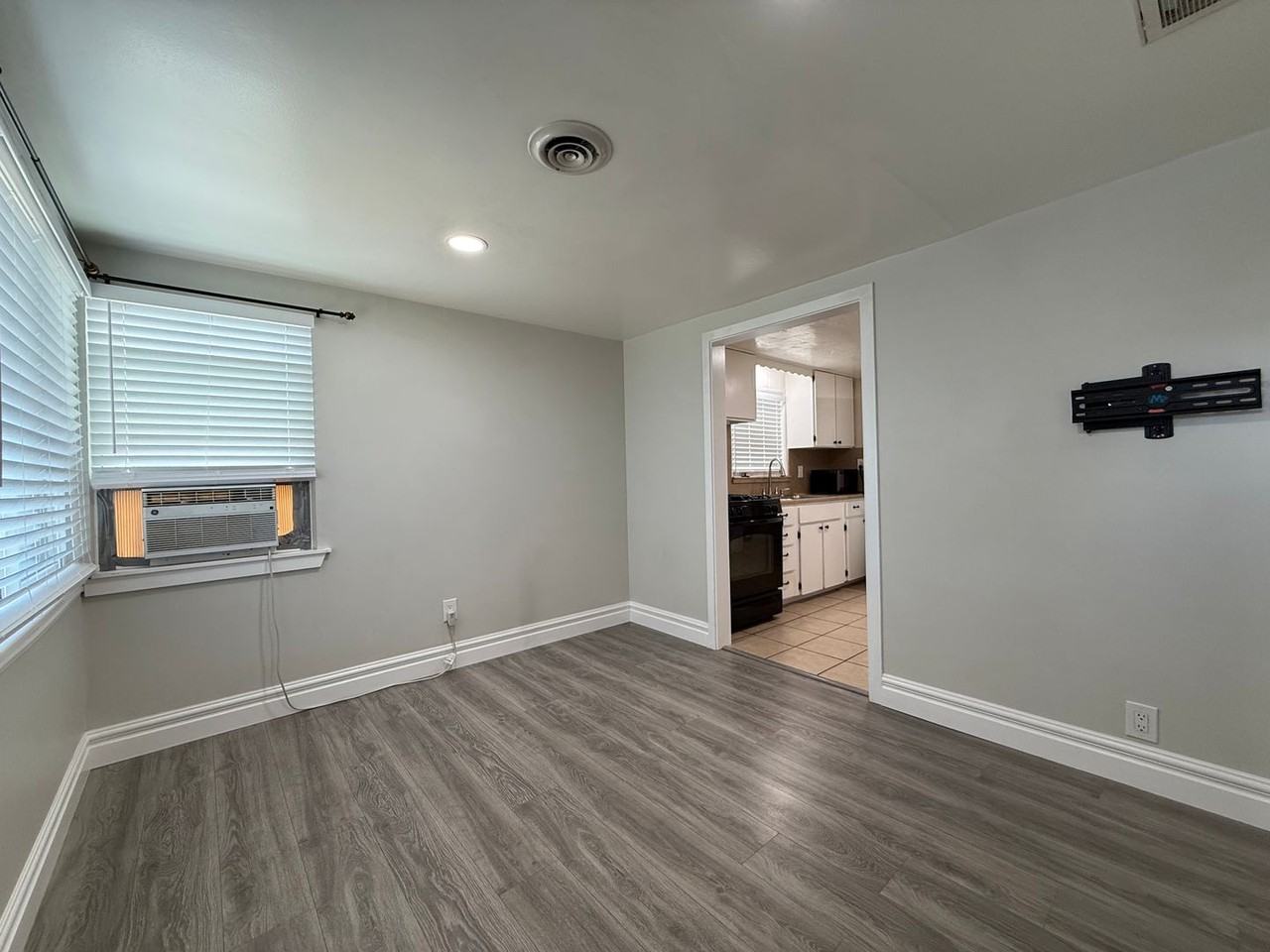 3180 S 400 E - Photo 2 of 18