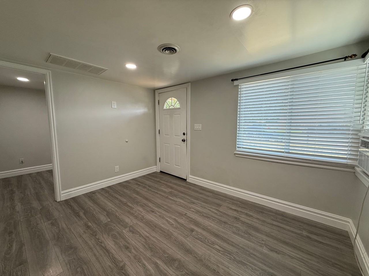 3180 S 400 E - Photo 3 of 18