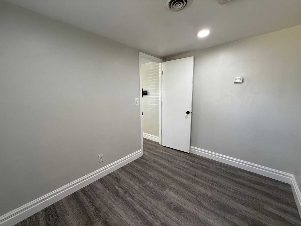 3180 S 400 E - Photo 5 of 18