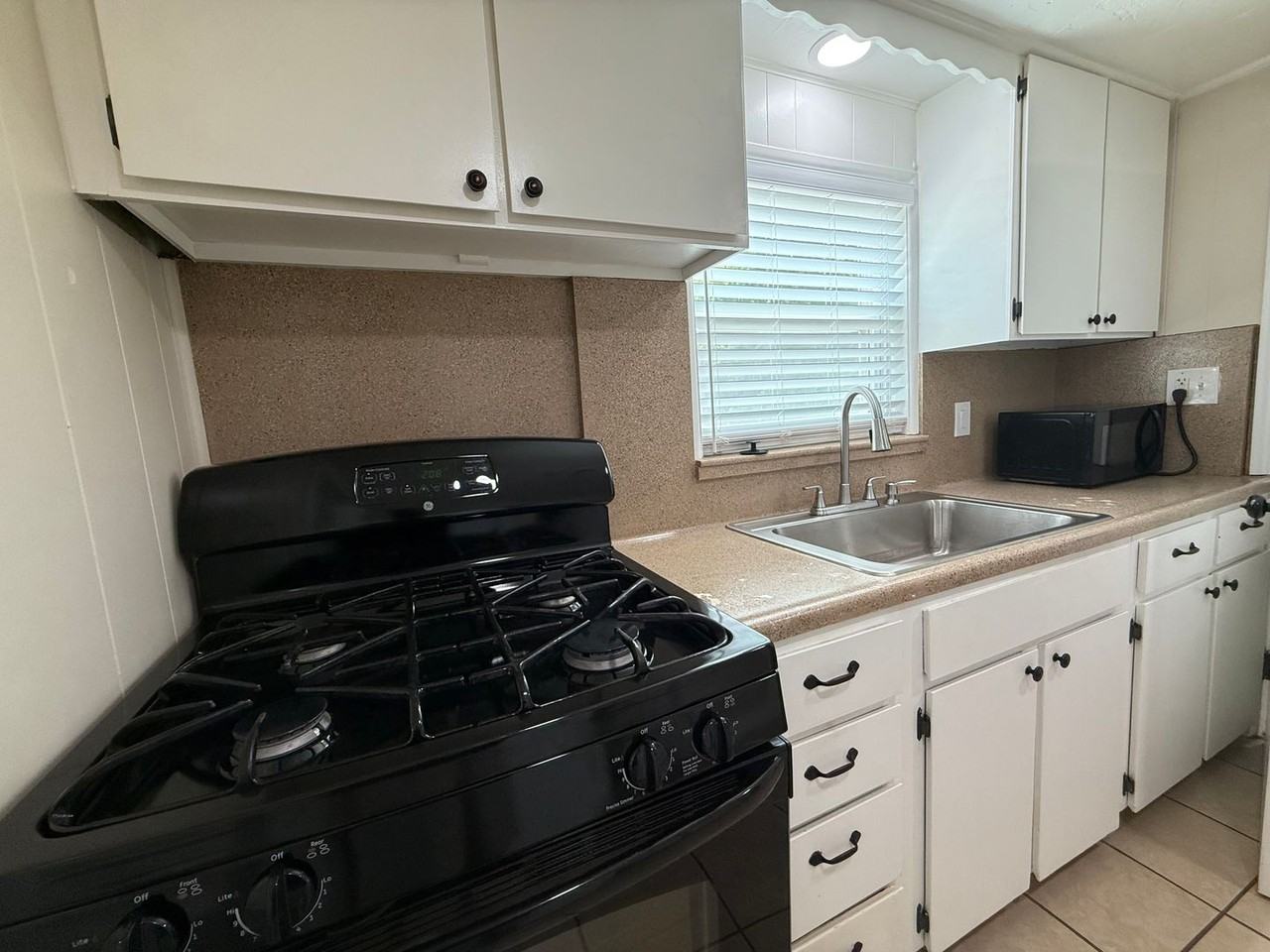 3180 S 400 E - Photo 6 of 18