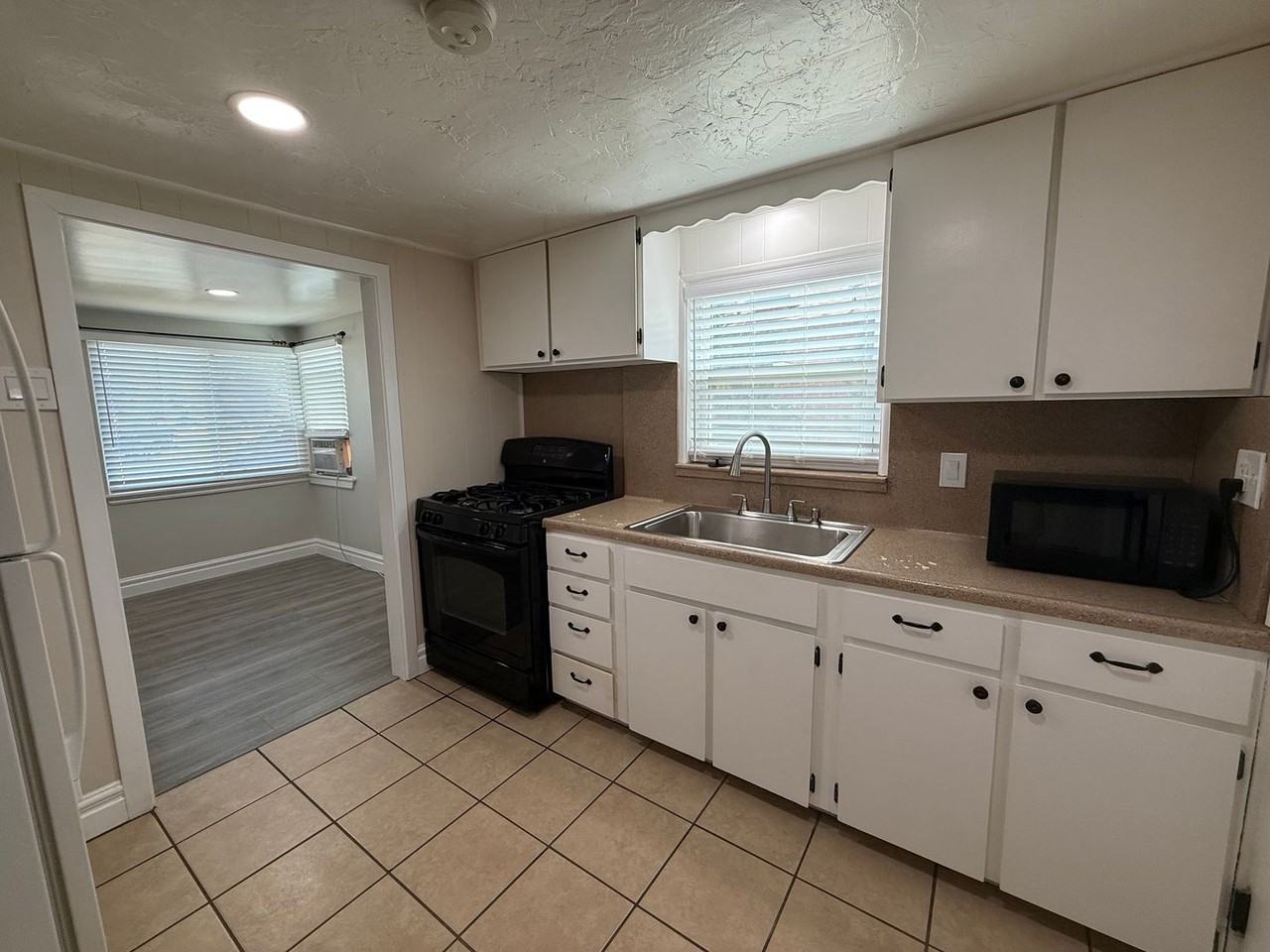3180 S 400 E - Photo 7 of 18