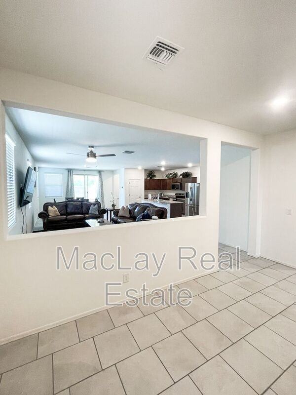 1017 S 7th St - Photo 2 of 25