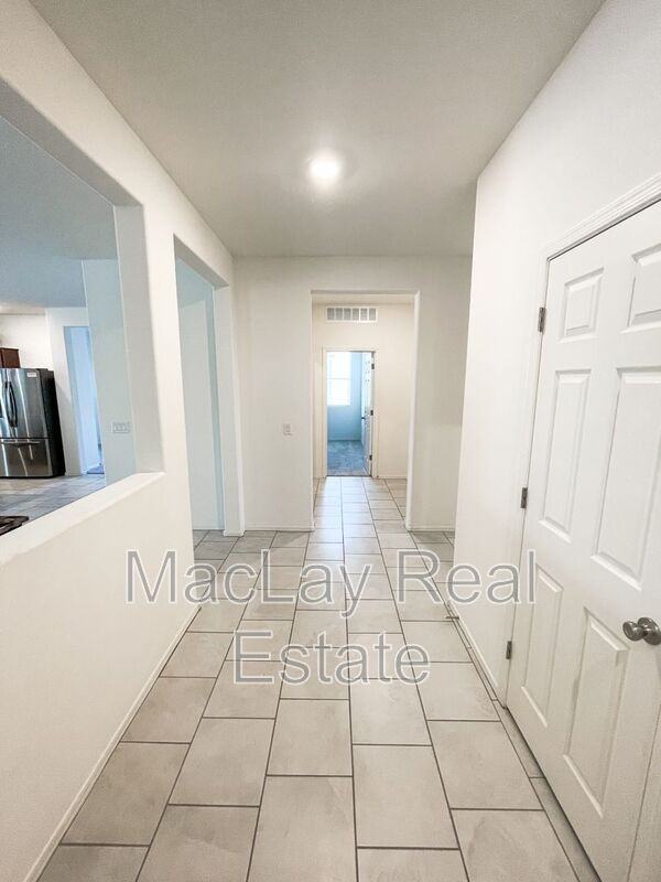 1017 S 7th St - Photo 3 of 25