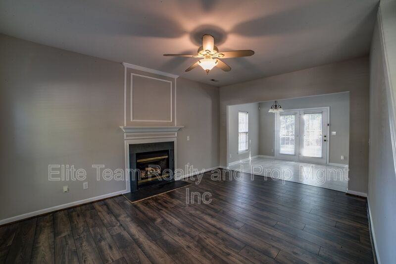 6434 Gatesville Ln - Photo 2 of 13