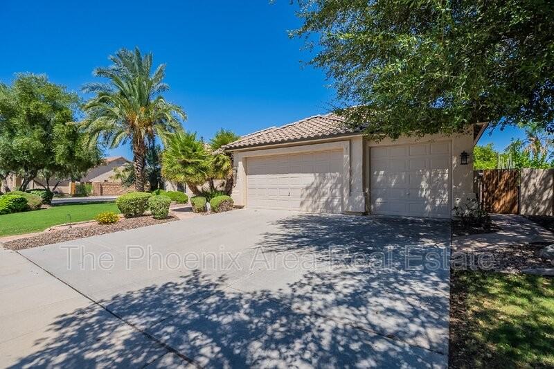 4663 S Oleander Dr - Photo 3 of 49