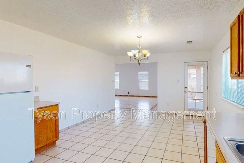 419 Sawtooth St Se - Photo 7 of 21