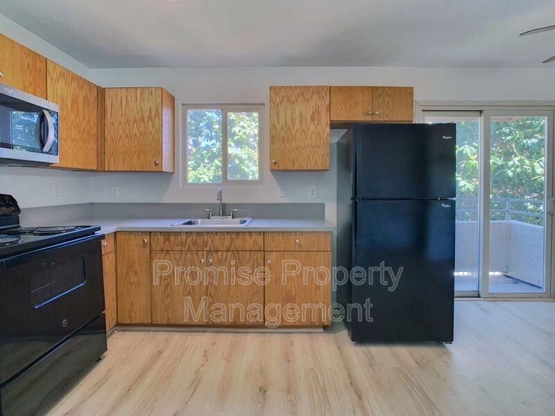 540 65th St #203 - Photo 4 of 15