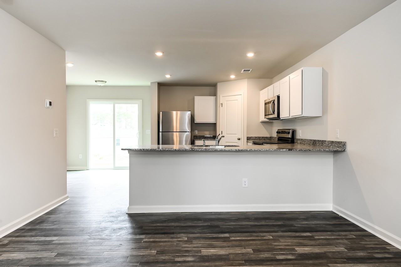 677 Savanac St SE - Photo 6 of 16
