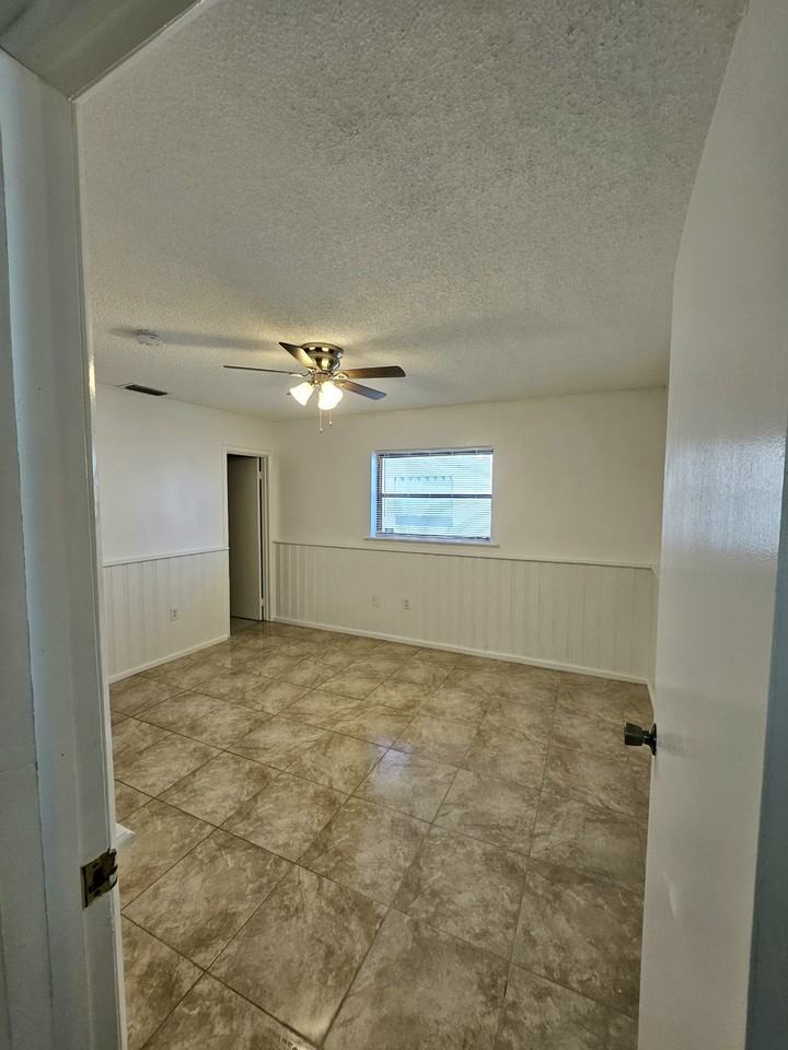 3941 Nw 115th Ter - Photo 2 of 7
