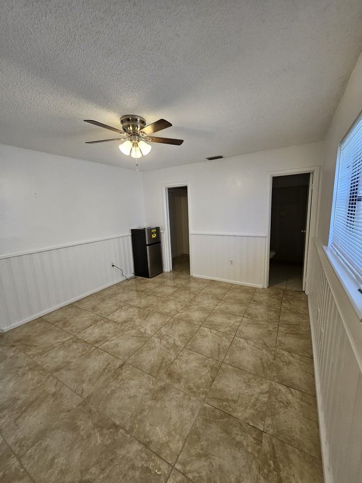 3941 Nw 115th Ter - Photo 7 of 7