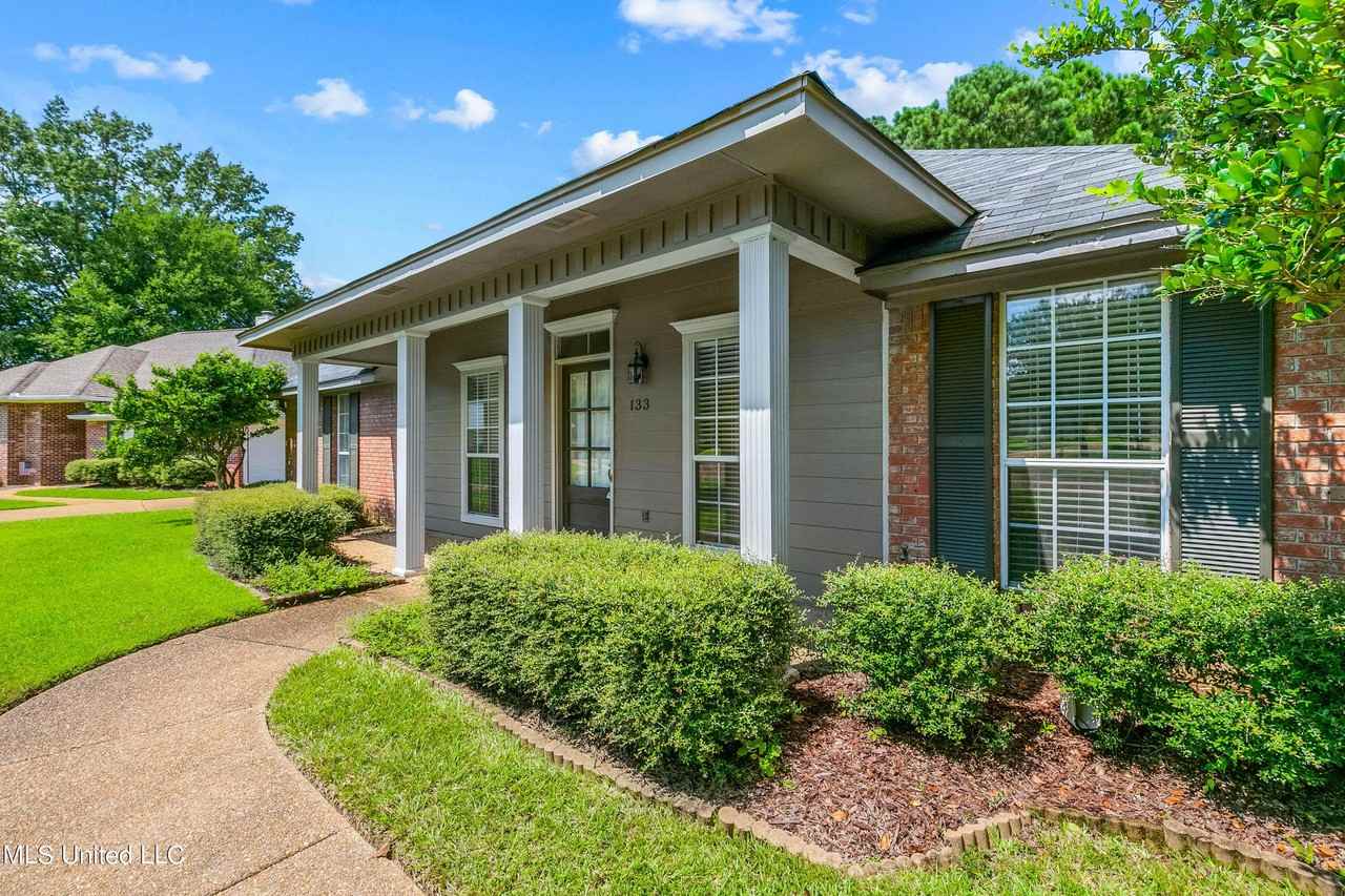 133 Planters Row - Photo 2 of 25